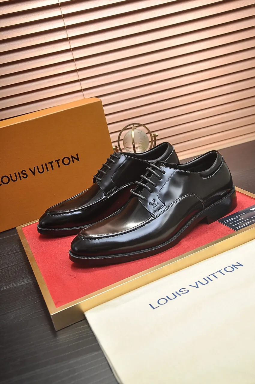 Men's men's shoes 💰520💶 [LV] (original single cowhide lining) 🍀LV's latest genuine leather business suit shoes are launched simultaneously on the official website. The first-layer cowhide imported from Italy is made of heavy gold, 💥official website 1:1 rubber outsole. Versatile to wear, high-end without losing class, and the color combination is extraordinary. This four-season style is alluring when worn on your feet, showing off your big-name flair. Standard code 38-45 (45 customized)